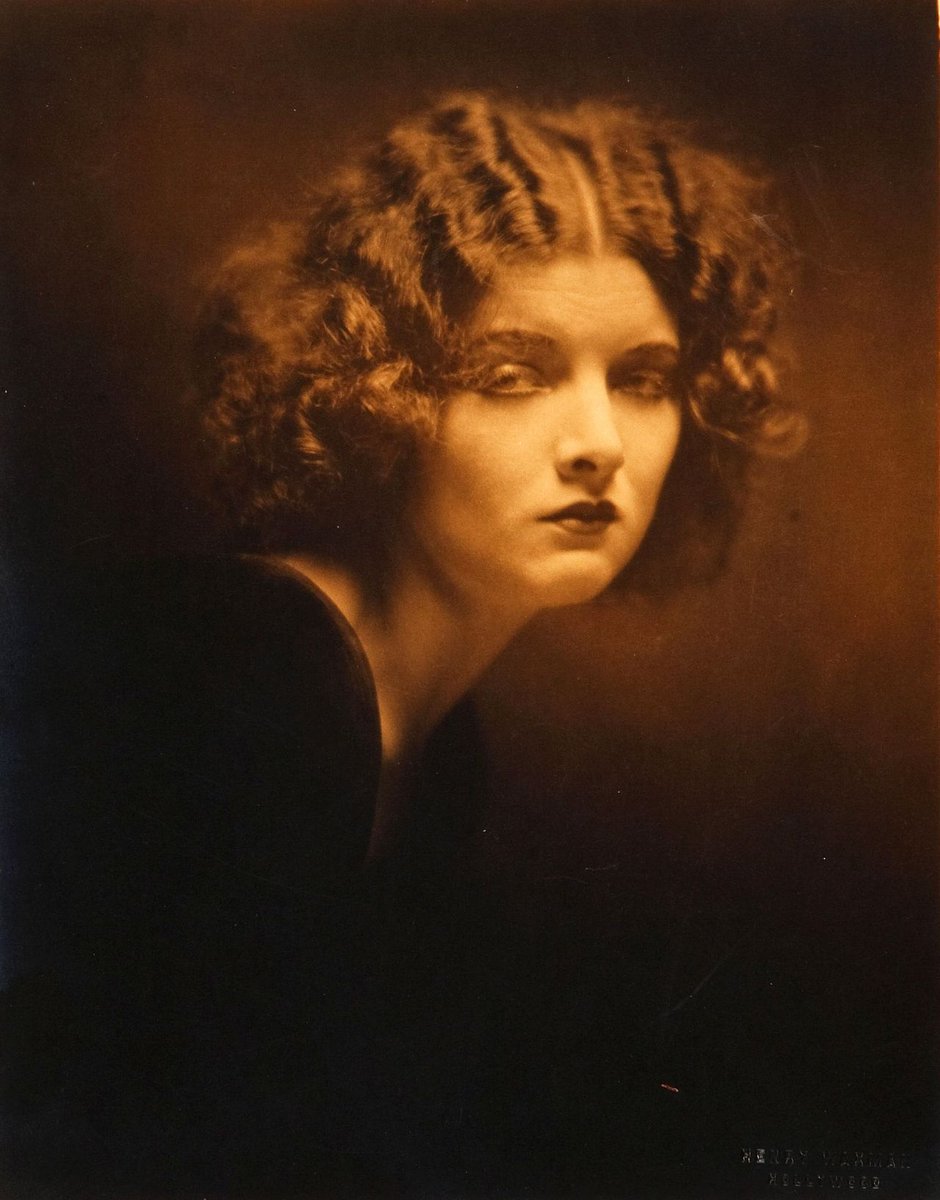 FabioMatteuzzi's tweet photo. #MyrnaLoy photographed by #HenryWaxman, 1924. @MyrnaLoyLove @MyrnaLoyJoy @cjubarrington @miwi1010 #silentera @OldCinema4EVER @HollywoodYeste1 @oldhollywoodle1 @wonderful_g @TicoRomao @Passionissime @CanetCinema @lecinema_ @RaulDuprat @CultoftheCinema #nitratediva @DishonoredLady https://t.co/NEs96U7LF0