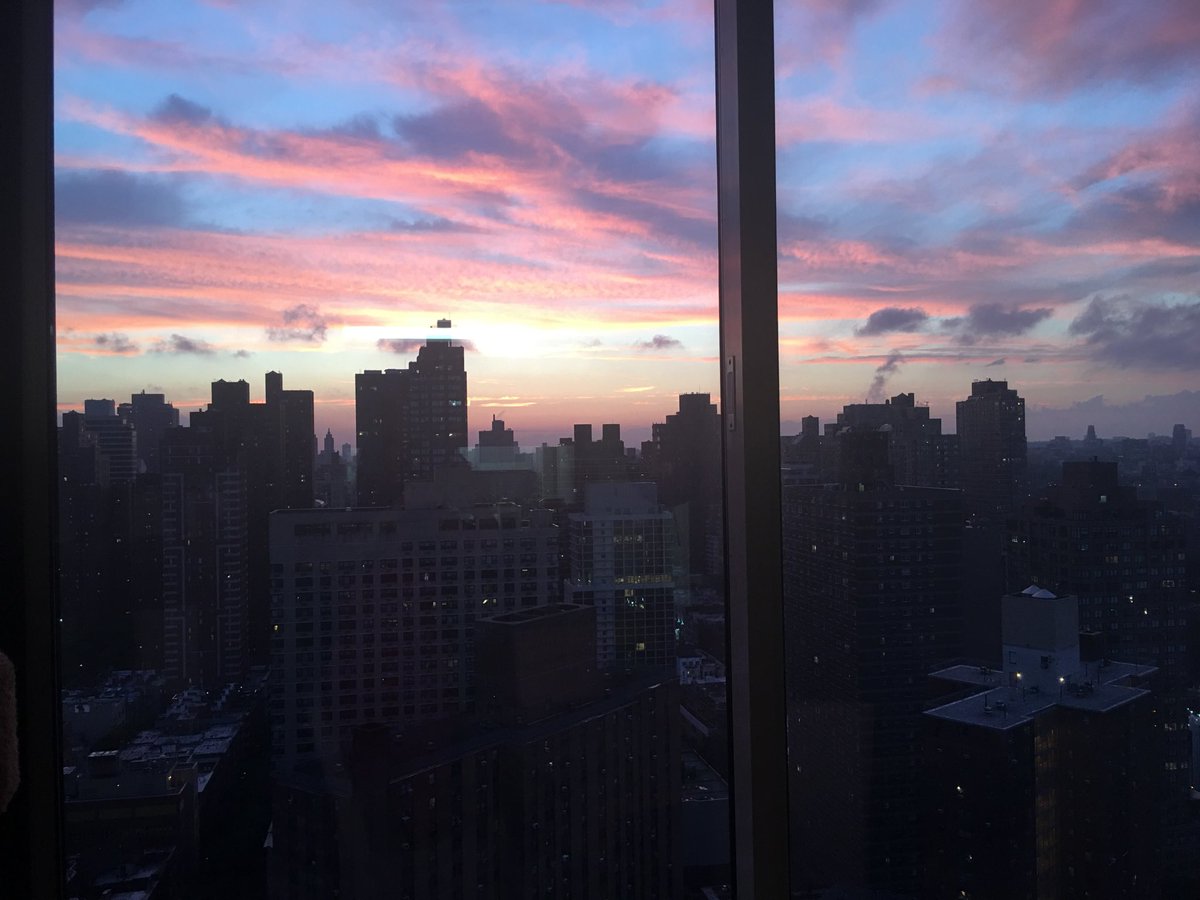 kellypadrick's tweet photo. NYC sunset #nyc https://t.co/60Bwxefyx8