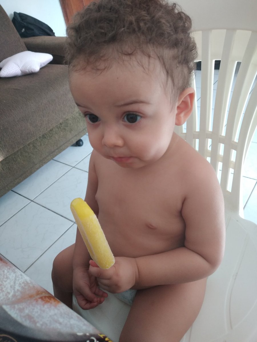 aYngridLima's tweet photo. A mãe tenta ser gente boa e dá um picolé pra criança e é com essa cara que ele agradece.
Adorei. https://t.co/byVbot5sIA