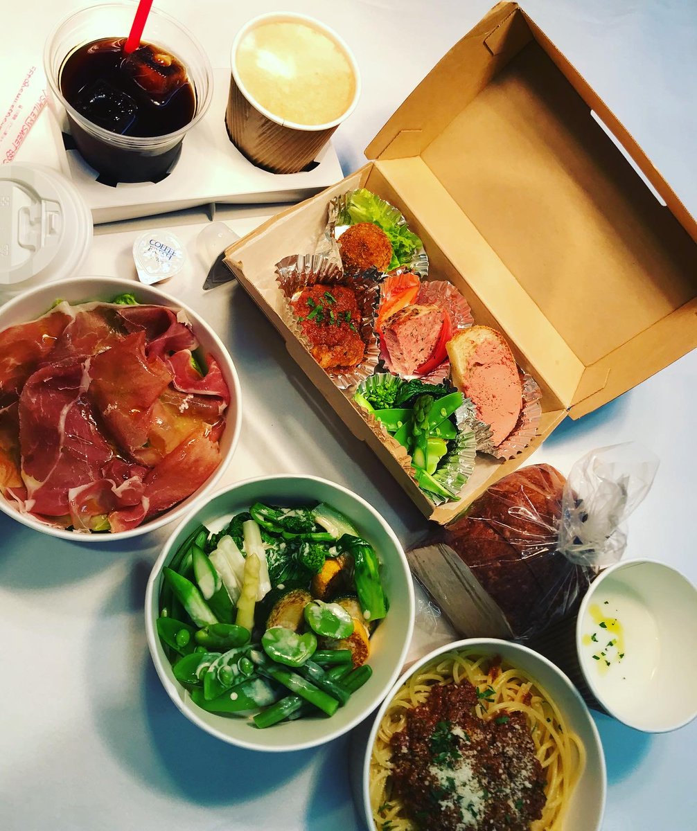 箕面のfmラジオ局 タッキー８１６ على تويتر 箕面テイクアウトごはん 今日はトラットリア テゾリーノ ロッソ 石井 良幸さんとお電話を繋ぎました 前菜 サラダにスパゲッティと コース料理をお家で楽しめます 一人暮らしの大学生を応援する0円のお弁当も限定