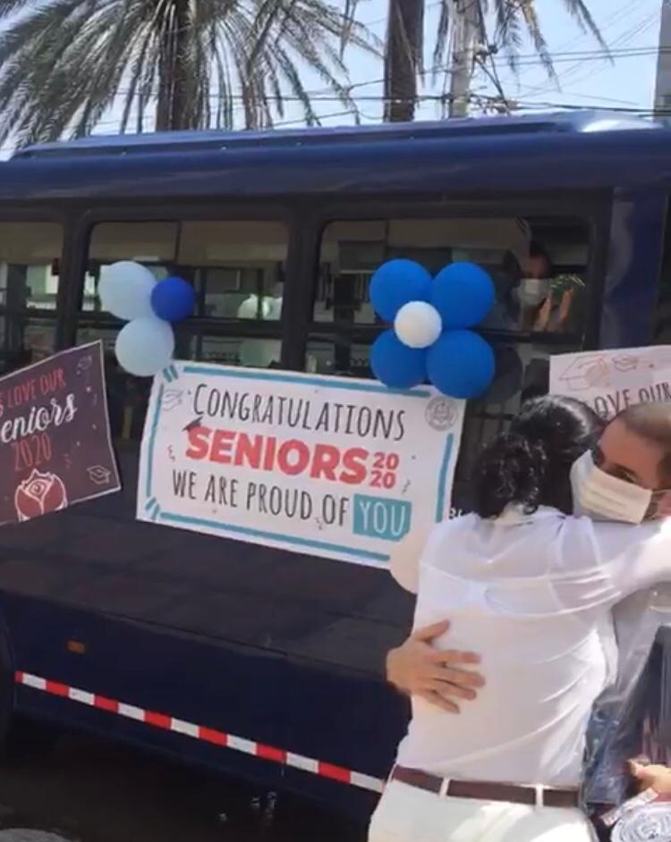 samir_gzz's tweet photo. @alcaldiabquilla @OfSeguridadBaq @SecGobiernoBaq @PoliciaBquilla Adjunto incluso más evidencias. Abrazos, e incluso hay individuos SIN TAPABOCA. https://t.co/s8fO0PHir6