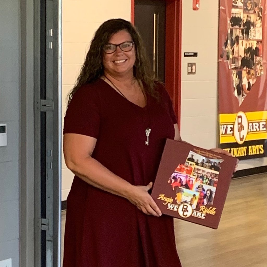 barrenschools's tweet photo. Kentucky School Nutrition Association named Angie Riddle as Manager of the Year and Bo Matthews as Friend of the Year! Congratulations to both for the support and work you do to help make NS Department so strong! #WeareBC #KSNA https://t.co/CdHsDfhh2t