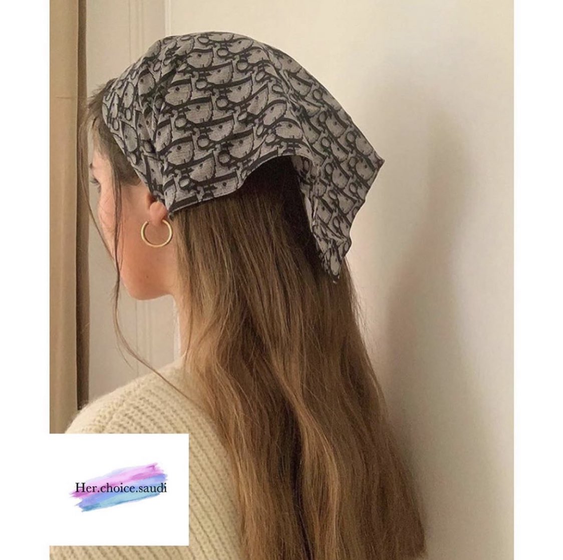 HerChoiceSa's tweet photo. اهلين بنات ايش رايك بالباندانا؟ انا عن نفسي احسها تحلي وتعطي touch ناعم على اللوك🤩💕 #fashionblogger #bandana #saudiblogger #fashion https://t.co/xJZwRfNih1