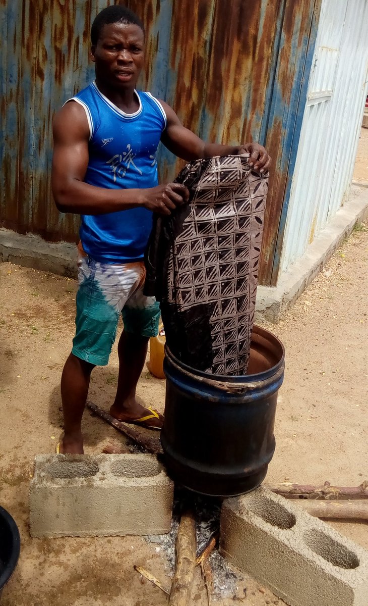 waliyulahafolab's tweet photo. Do not give up, the beginning is always the hardest.
#koredeafricanart #itsfriday #dyeingprocess #adire #adirebatik #adirevibes #adireforyou #adireproducer #naijabrand #arts #artislife #fromosuntotheworld #wedelivereverywhere #africa #nigeria https://t.co/WRVThnkOxw