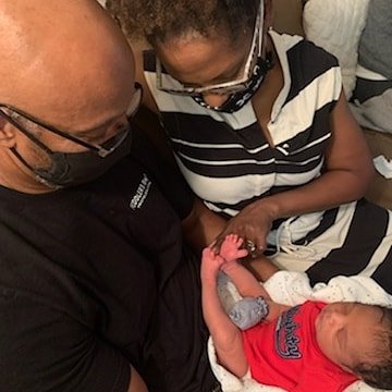 5kfanatic's tweet photo. Finally!!! Enjoying our children & beautiful grandson, Major! ๐๐พโค๏ธ๐๐พ It's a different time & although we tested neg. for the virus, we're being cautious. Thank you Tymeka & Akemyt Styles for my mask! ๐๐พ๐๐พ๐๐พ #MajorBlessing #PTL https://t.co/Pem4m1EgeY