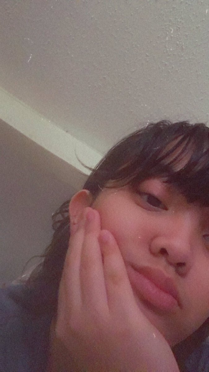 voIontes's tweet photo. ♡ ⋮  not munday bUT have some selfies 🥴✌️ THE LAST PIC IS A JOKEBSBSJS but i mean 😳😳😳 i'm kinda sexy as a guy 😳😳 https://t.co/cJL1RaYaWm