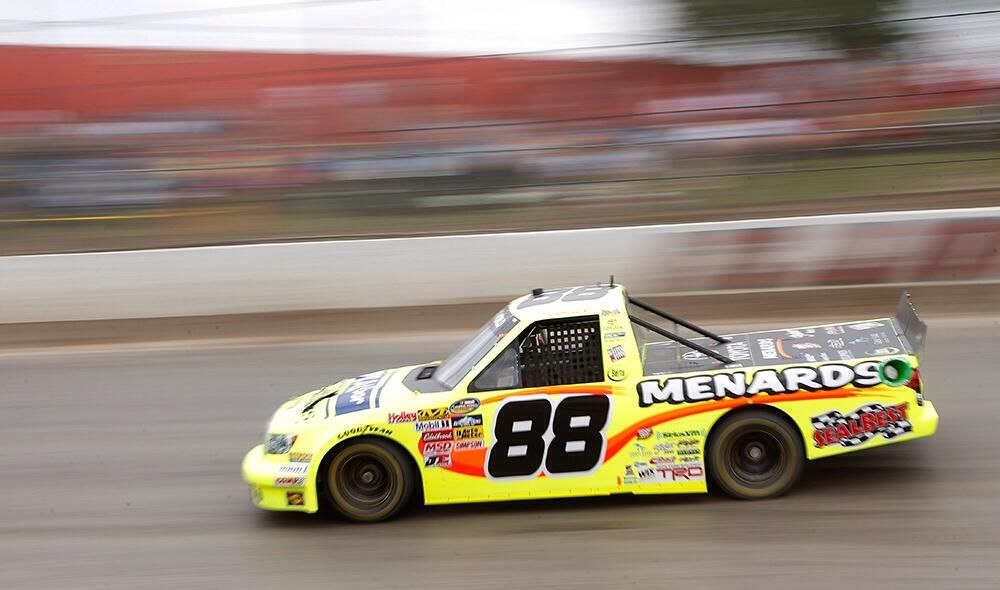 Happy birthday to Matt Crafton, who turns 44-years young today. 

Here\s Crafton at Eldora. 