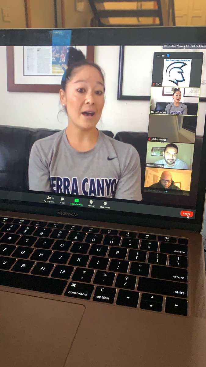 Garcia81T's tweet photo. Thank you @hoopheadspod for hosting #sieraacanyon #gbballheadcoach #aliciakomaki
Loved the organization and preparation in your coaching skills! Amazing teacher of the game! #growthegame #coachessharing https://t.co/mh0fVenEYJ