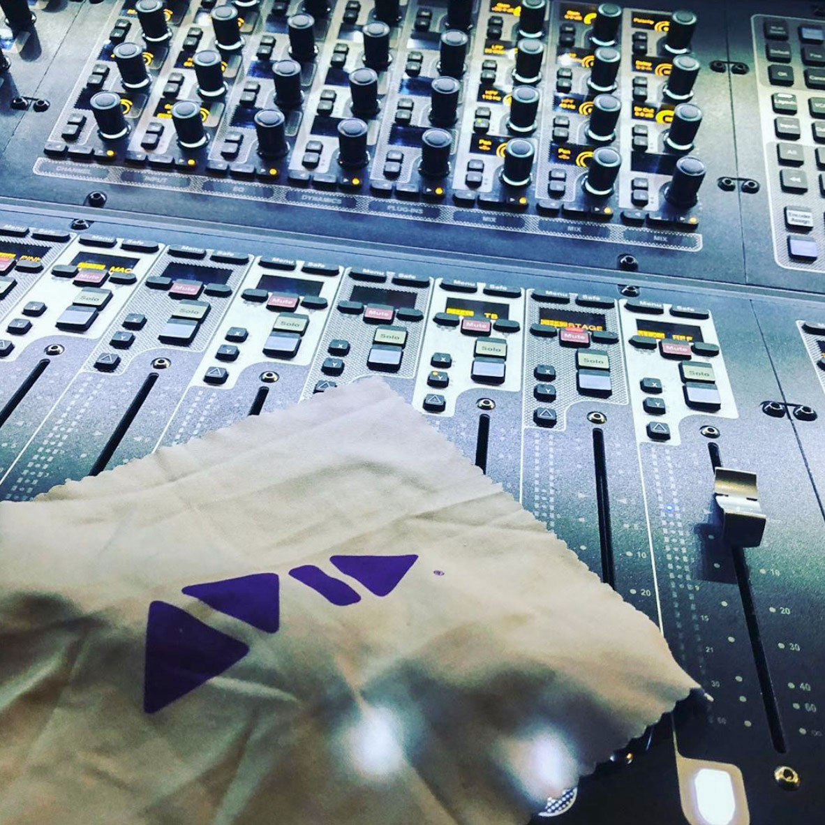 AvidLiveSound's tweet photo. 🎚️ A clean mix
📷 https://t.co/FFFyj5n9fe
▶️ https://t.co/hElVavmyPd
⠀
#cleanmix #livesound #venue #s6l #avid https://t.co/Xs2mxWjwB7