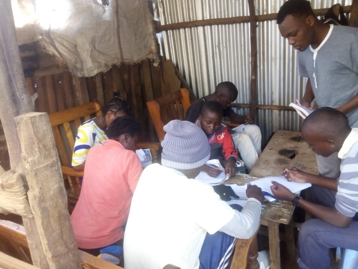 PowerOfOneKenya's tweet photo. Amos Ngure, a Form 4 student at Rongai Boys High School , has taken advantage of the school break due to the Covid-19 pandemic to teach underprivileged primary school students in Kiandutu, his home area.
@GivingEducation
#PowerOfOneKenya
#COVID19
https://t.co/wUOn0d7qLo https://t.co/3mTSLV60wg