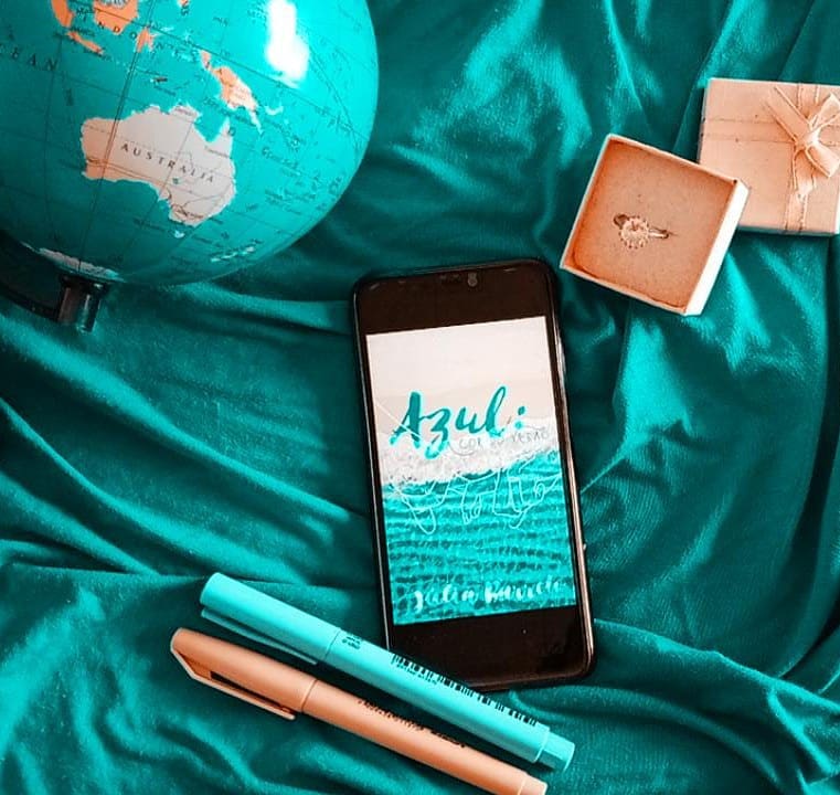 juliamachado_be's tweet photo. Finalmente meu conto de dia dos namorados "Azul: A Cor do Verão" está lançado na Amazon!!!

E tá gratuito até dia 14 de Julho! 😍
 https://t.co/dj5hZq5FjX

#DiaDosNamorados #ebook #KindleUnlimited #romance https://t.co/8wgxdZ1rsn