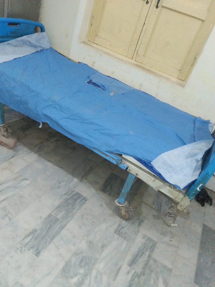 nsabbasiOff's tweet photo. یہ سول اسپتال جیکب آباد سندھ ھےیہاں ppp کے MPAs  ممتاز خان جکھرانی اور سھراب خان سرکی ھیں اور دونوں کئی بار اسمبلی کے میمبرز بن چکے ھیں۔سھراب خان سرکی صاحب کرونا میں مبتلا ھوگئے تھی اور کراچی کی ایک پرائیوٹ اسپتال میں داخل تھےوہ اس اسپتال میں کیوں نہیں ایڈمٹ ھوئے؟ایک سوال https://t.co/sJldeUTwhA