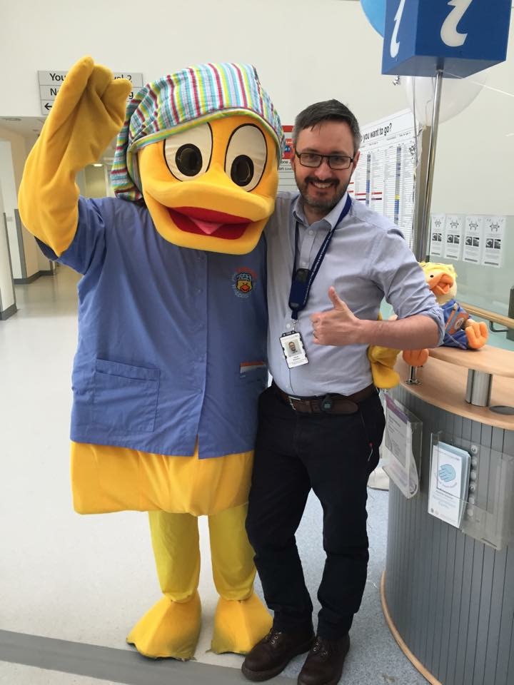 giveaduck_uk's tweet photo. πΈ This photo was taken a few years ago, when Chemo Duck delivered stock to the @GreatNorthCH We look forward to the day we can visit @geoff_shenton & visit the other UK hospitals we supportπ€
#GiveADuck #childhoodcancer #FridayFundraiser #FactFriday #ChemoDuck #HuggableHope https://t.co/HRXtjFHcpw