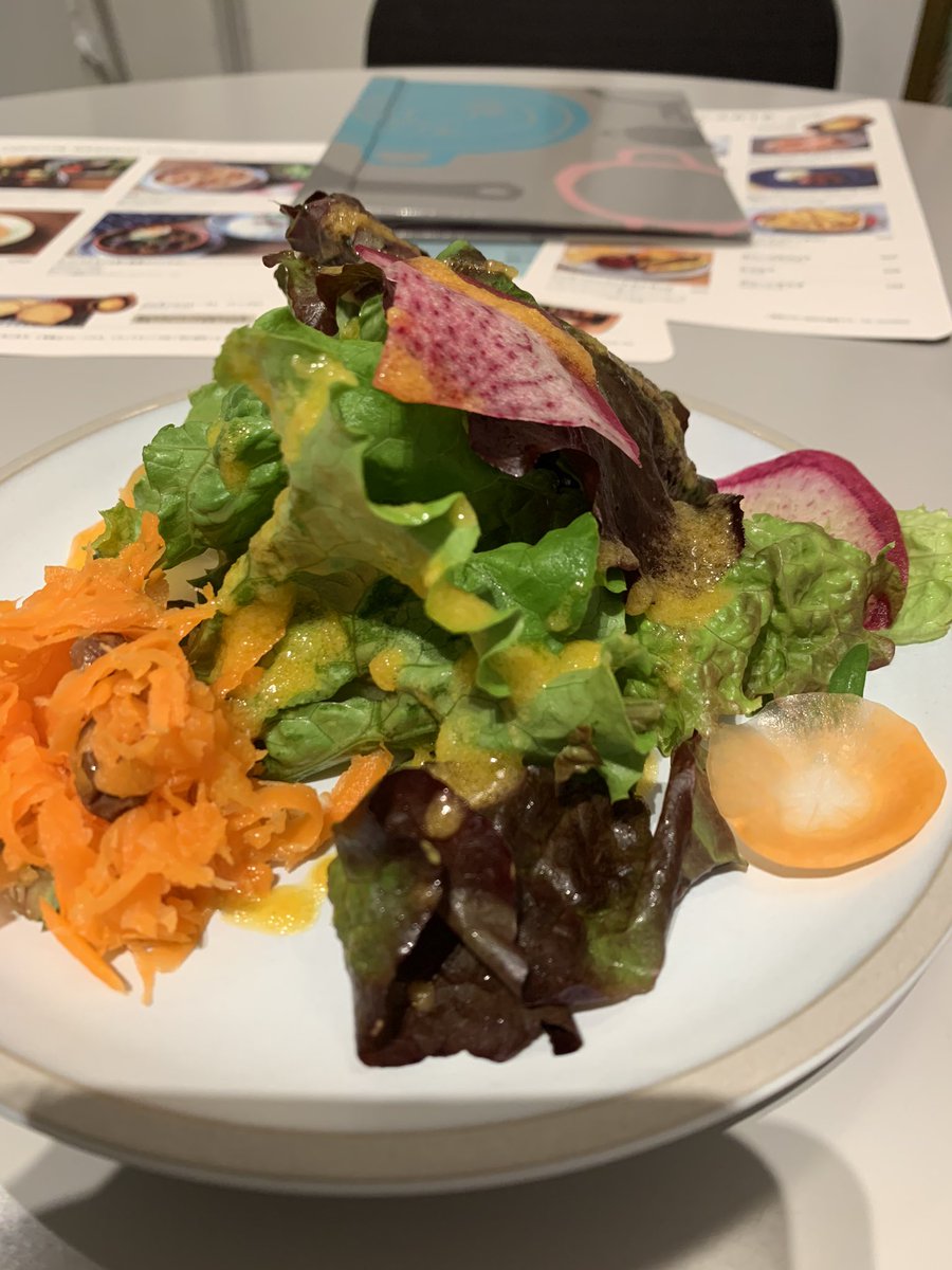 杉本樹美 名古屋高島屋のレストラン街に新しくオープンしたbon Cocoteでランチのオムライスを試食 サラダが付きます バターライスを半熟卵で包みその上にデミグラスソースとエビの旨味をきかせたクリームソースのダブルの旨さ おススメです 杉本樹美 名古屋高島屋のレストラン街に新しくオープンしたbon Cocoteでランチのオムライスを試食 サラダが付きます バターライスを半熟卵で包みその上にデミグラスソースとエビの旨味をきかせたクリームソースのダブルの旨さ おススメです