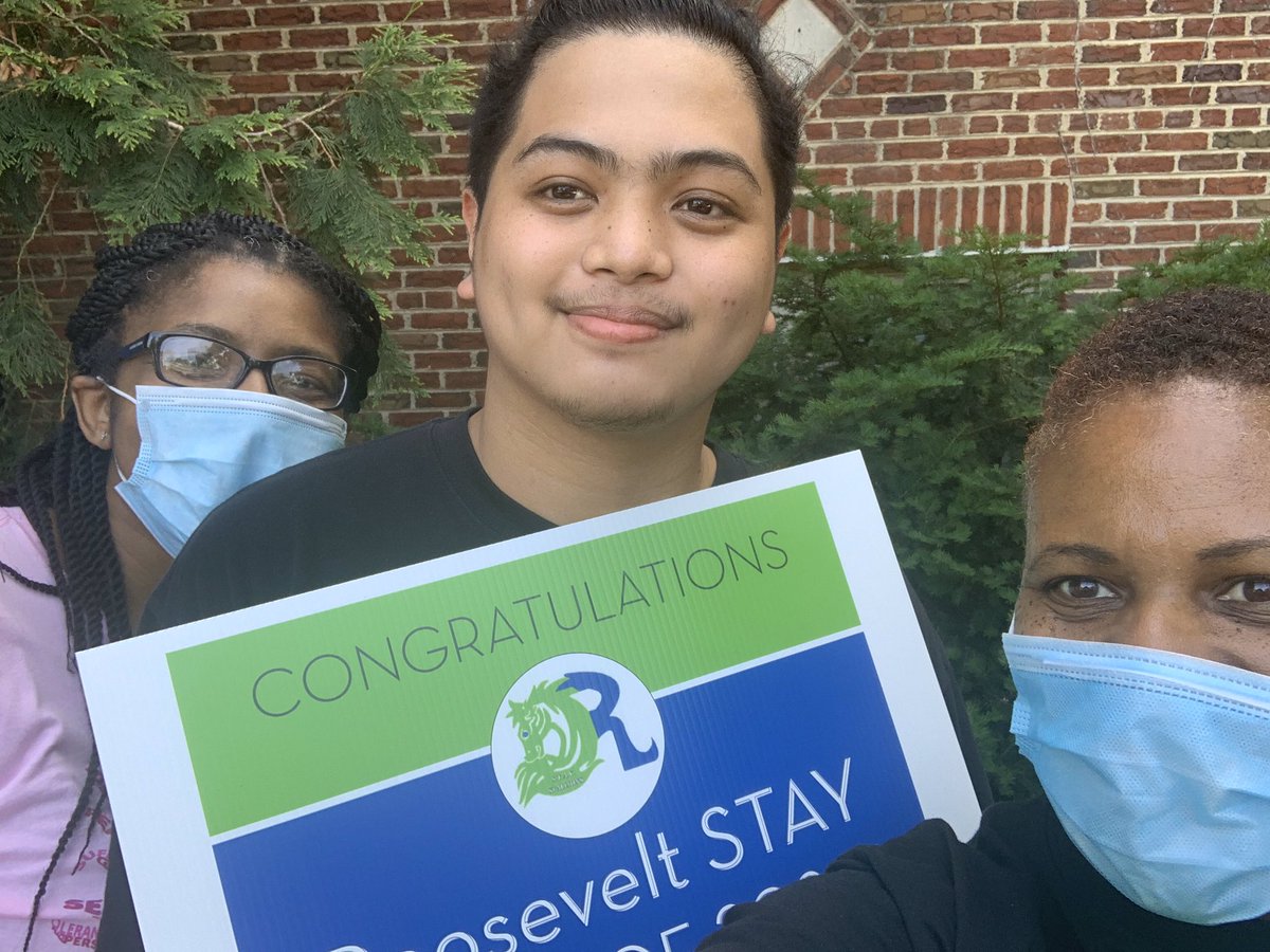 GPSTAYDC's tweet photo. Congratulations to #RSTAY Class of 2020!! 🎊🎉🎊🎉🎊 Our administration and staff surprised our students with their caps, gowns and a few gifts to celebrate their achievement!!! #Classof2020 #STAYSTRONG #STAYREADY @DCCollegeCareer @DCPSChancellor https://t.co/N9QSquiPIq