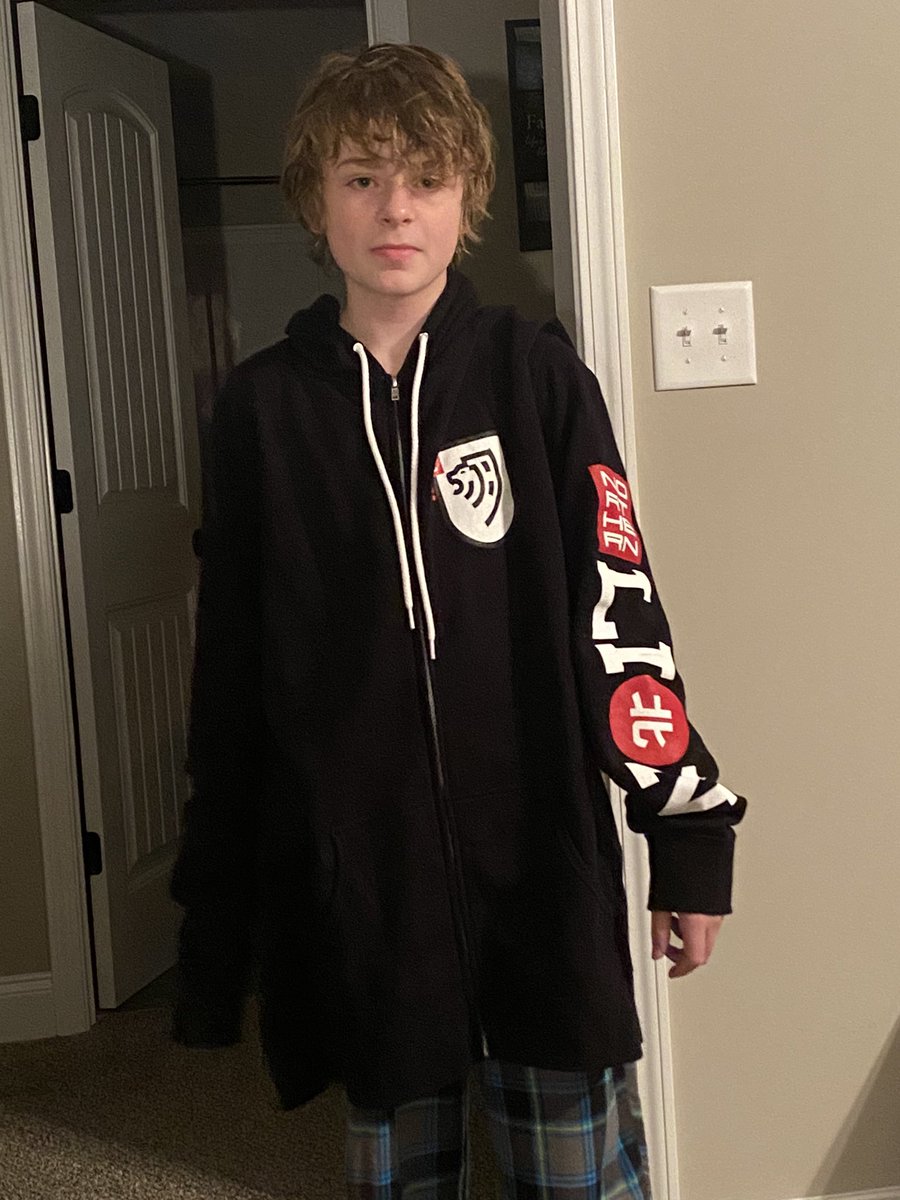 DadandBubbs's tweet photo. @NorthernlionLP got the jacket in the mail today, but my son stole it already! https://t.co/nzrj3iMLdT