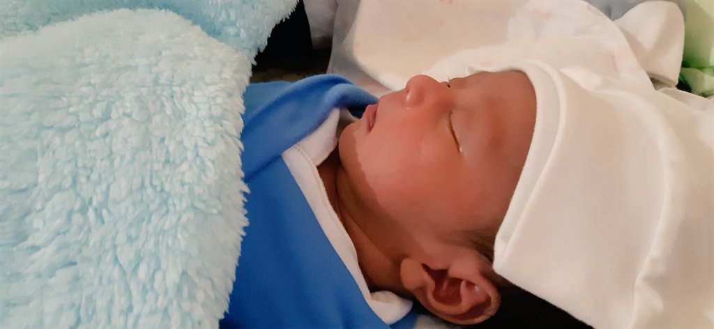 renitare_'s tweet photo. Bayik 2 minggu yg klo tidur ga mau pake kelambu 😂🤗  yg kalo cegukan dipeluk amihnya langsung sembuh 🤗

Love you anak bayik sayang ❤ https://t.co/hpzN4dqArq