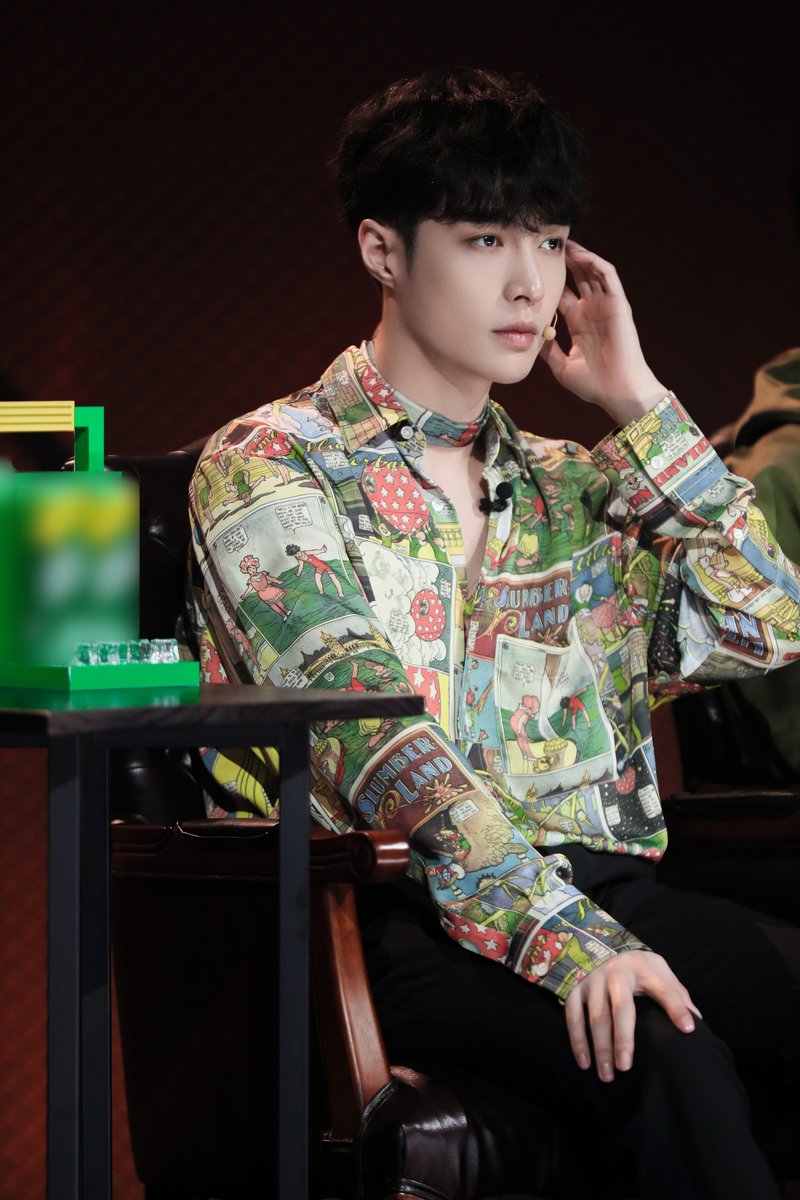 lay_studio's tweet photo. This week on #CZR2 @layzhang and the rest of the original cast got to watch some new singers share their songs! Episode available on 6/12 at 8:00PM (GMT+8)

LINK TO WATCH: https://t.co/h7y8ZY2de5 https://t.co/3cRvkz2ihk