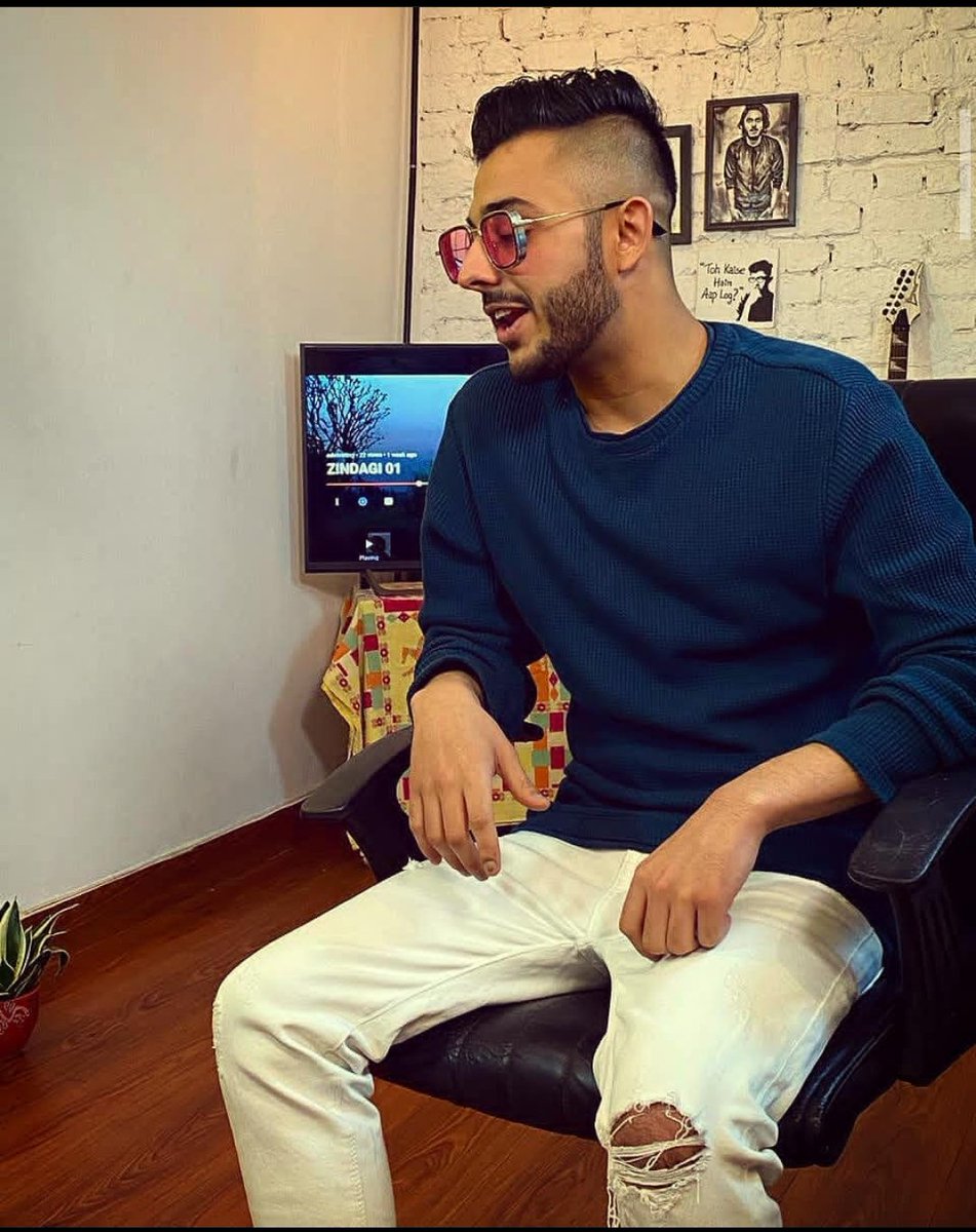 SubhrajyotiSwa4's tweet photo. #carryminati MANY MANY HAPPY RETURNS OF THE DAY BRO. MANY MANY CONGRATULATIONS TO YOU FOR YOUR 21M SUBSCRIBER AND 21th BIRTHDAY 🖤🖤 https://t.co/qjRkUoMvQr