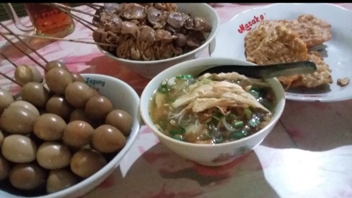 almasputrak's tweet photo. @agilwimbs Tep soto semarang ikihhh https://t.co/c6DNZlkU7n