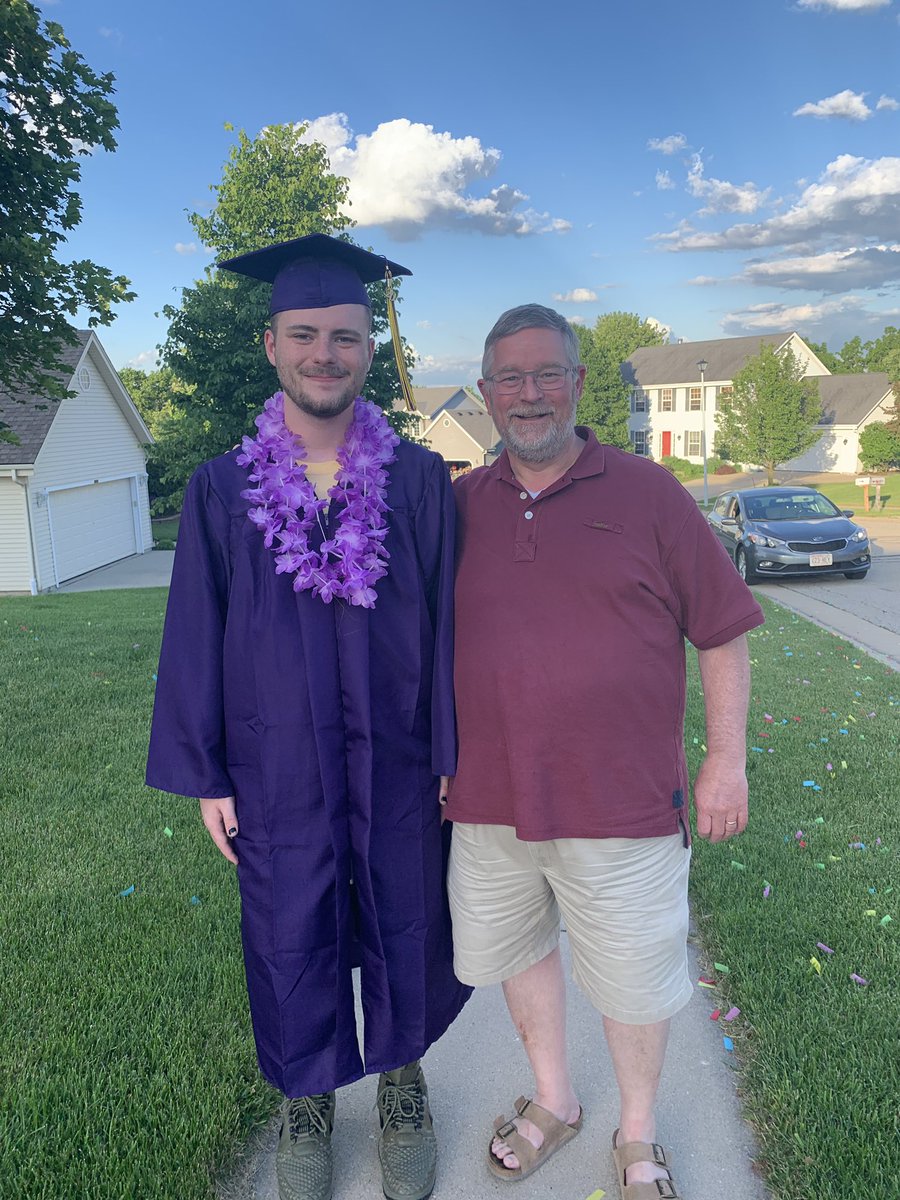 LockeDown873105's tweet photo. @OconCurtis all my Walgreens managers came by and shot confetti into my yard #oconpride2020 https://t.co/ZLxLDFQh0K