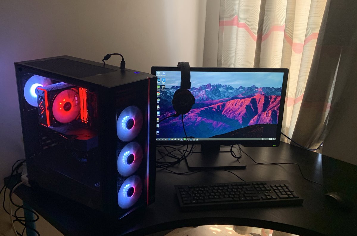RejecteinG's tweet photo. معليكم من الماوس والكيبورد الي من جبل علي قريباً بيتغيرون 😍 https://t.co/Rk5ztos8Y5