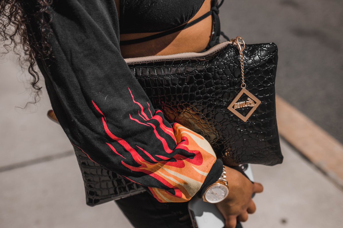 Tia_Dash's tweet image. I’m a black small business owner and one simple retweet can give my clutch purse line and logo apparel the exposure it needs to grow. I launched my Crocollection line today, so give my site a look. I offer extremely affordable prices with quality products!
clutchbytiadash.com