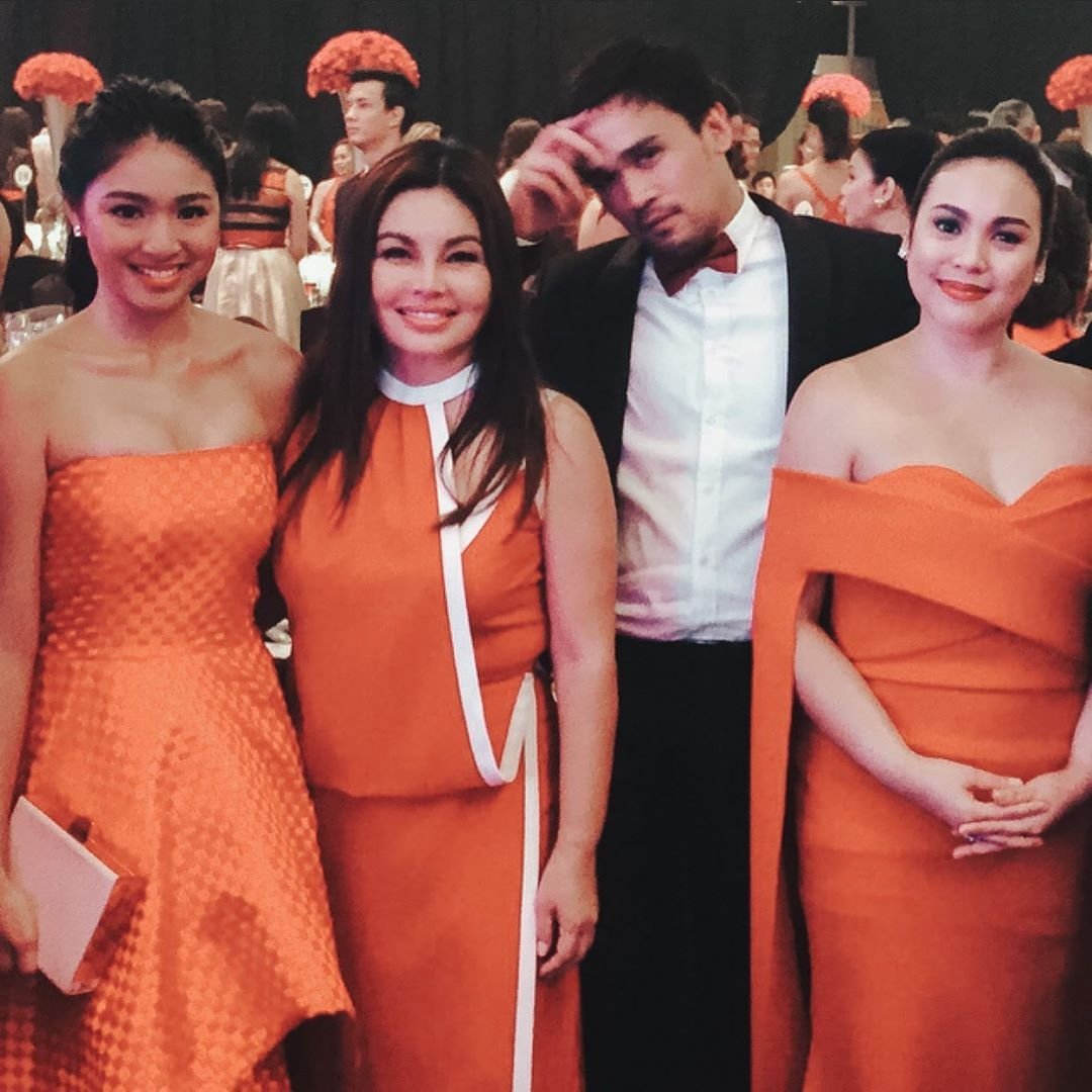 leigh3112's tweet photo. Trivia: Many firsts in 2015. (1) The launch of the #NewPH headshot campaign (2) First MEGA Ball attendance of Nadine Lustre and claubarretto (3) First MEGA NewPH Award of my dear dear friend teachergeorcelle (4) First time for bangpineda to direct the MEGA Ball
©️archiecarrasco https://t.co/clrUh3E9Ts