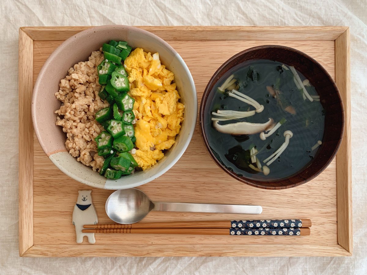 Kurashiru クラシル On Twitter 今日の お昼ごはんは 作り置いていた そぼろ を使った丼 火も包丁も使わないレシピなので お昼にもお夕飯にもおすすめです クラシル レシピはこちらから Https T Co Cxglofygnu