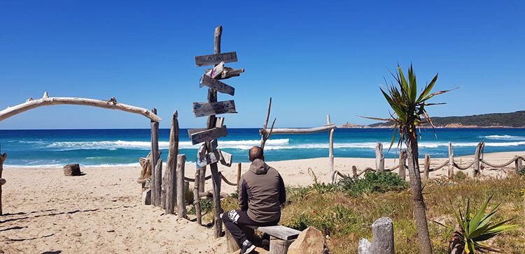 9 mesi
Hè u tempu pà a nascita
Di l’omu à fà
9 mesi
Hè u tempu di a lascita
Di un omu fattu