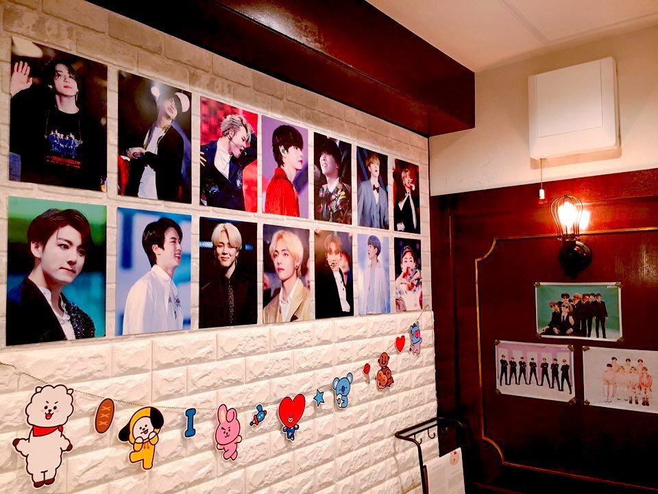 SOLID_RM_JP's tweet photo. - ♡
ᵀᴴᴱ ᴾᵁᴿᴾᴸᴱ ᴱᵀᴱᴿᴺᴬᴸ
-
DAY 1
#PURPLE_ETERNAL in Osaka 🌸

Cafe Choact [12:00 ~ 18:00]
可愛らしい装飾です！！！

訪れる際は、マスクなどの予防対策、熱中症対策万全でお願いします🙇‍♀️

#HAPPYBTSDAY

-
𝟽 ᵞᴱᴬᴿˢ ᵀᴼᴳᴱᵀᴴᴱᴿ, ᴬᴺᴰ ᶜᴼᵁᴺᵀᴵᴺᴳ
- ♡ https://t.co/fVj6JryOQ4