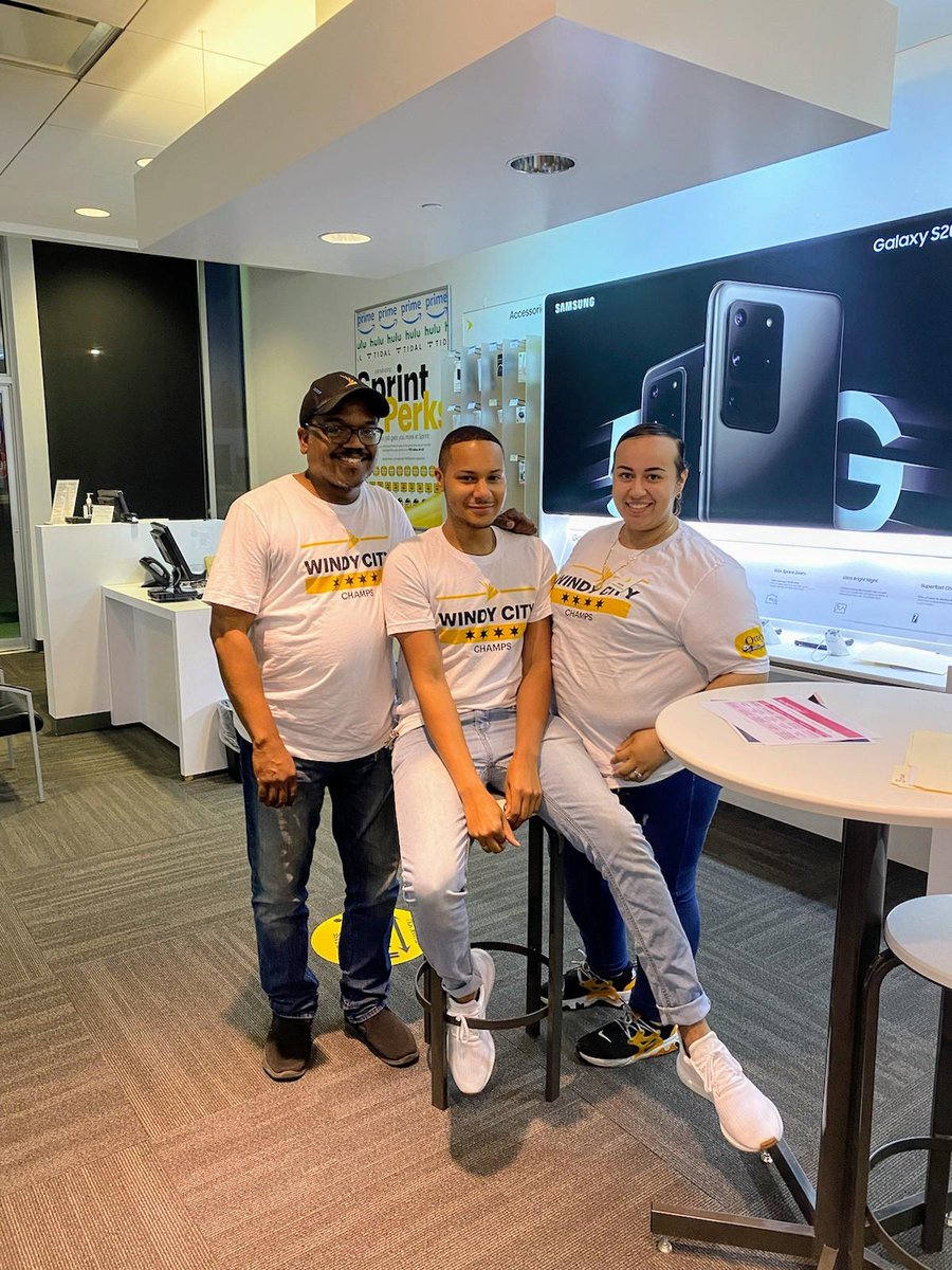 motown316's tweet photo. Good Thursday night meeting at Downers Grove with store leaders representing Windy City Champs @AntoineJoiner @AngelGomez143 @MartinaSprint https://t.co/6NwVZRsHJ7