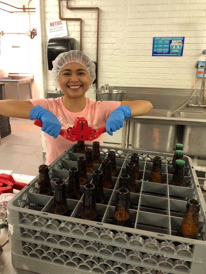 ABSCBNNews's tweet photo. "Healthy Alak." Hilig mo ba ang pag-inom ng beer pero nababahala sa iyong kalusugan?

Naimbento ng Davao scientist na si Kriza Faye Calumba ang beer na may probiotics at durian powder. Assistant professor sa Department of Food Science and Chemistry sa UP Mindanao si Calumba. https://t.co/Is6HGP7cYo