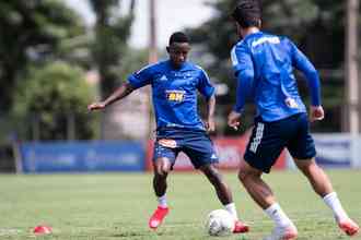 VIVOMUNDODABOLA's tweet photo. El gerente de Palmeiras cree en la evolución de #Angulo en @Cruzeiro: 'Volverá mejor'

El delantero colombiano de 21 años permanece en #TocaII hasta fines de 2020 https://t.co/CwrD3DZWOd