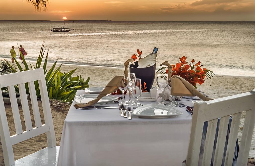 africansafarish's tweet photo. Honeymoon heaven!
Zanzibar is the perfect place to start a journey as newlyweds.
Let us plan everything from A-Z for your first precious moments in a life together @ https://t.co/csgkPGhmUa
#honeymoon #travel #wakemeup #destinationgoals #honeymooners #zanzibar #tanzania https://t.co/NgtirCY5Zb