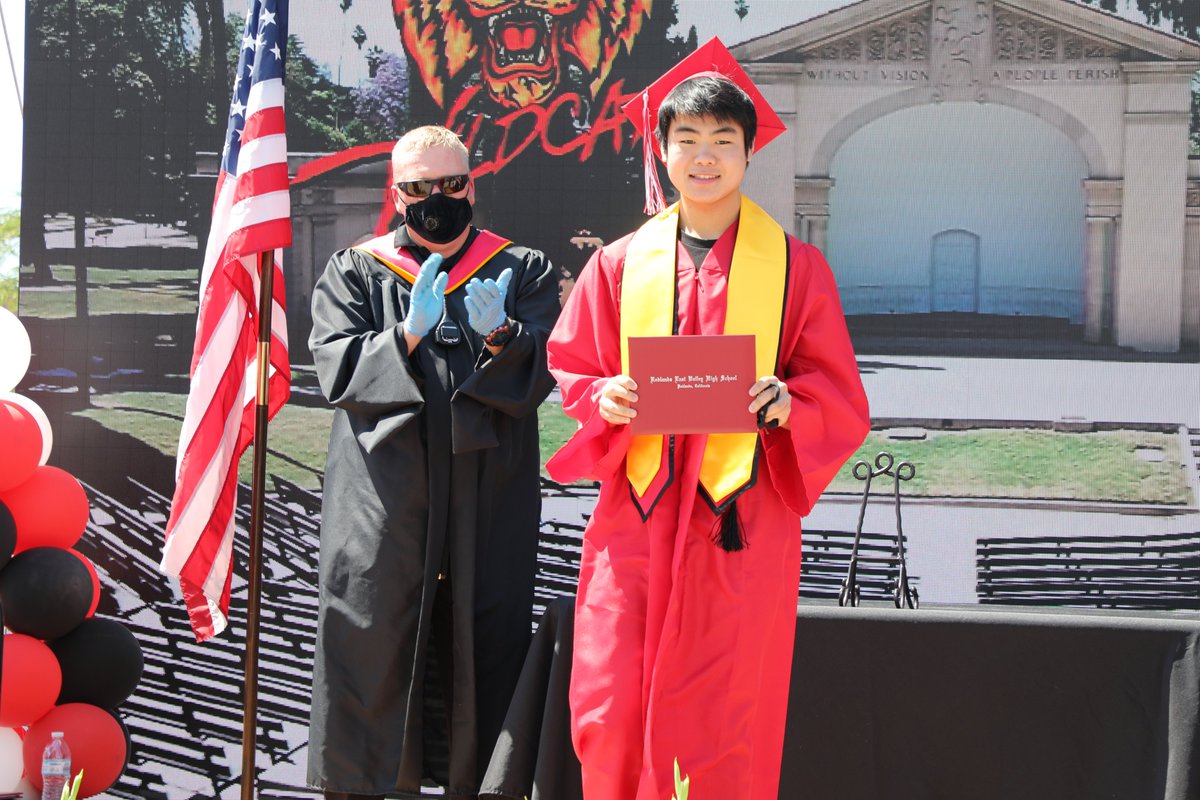RedlandsUSD's tweet photo. Congratulations to the @rev_wildcats Senior Class of 2020! More photos on the @RedlandsUSD Facebook. Tune in to the @Livestream Broadcast of the upcoming Virtual Commencement Ceremony for @REVHSwildcats at https://t.co/2BUUj7zUmF on June 24 at 7:00 p.m. #ThisisRUSD #RUSDGrad20 https://t.co/8Zj9BRjKps