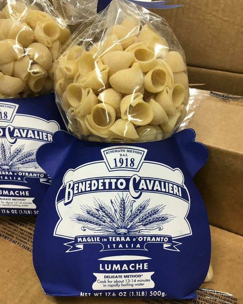 EpicurusGourmet's tweet photo. 🐌 Lumache pasta from Benedetto Cavalieri! 🇮🇹 #epicurusgourmet #benedettocavalieri #italy #pasta #lumachepasta 🐌 #maglie #puglia #pastificiobenedettocavalieri #benedettocavalieri1918 #lumache 🐌 #artisanalpasta #new #instock #exploreourwarehouse https://t.co/bwHSFwi7sZ https://t.co/CaT9aW2JBO