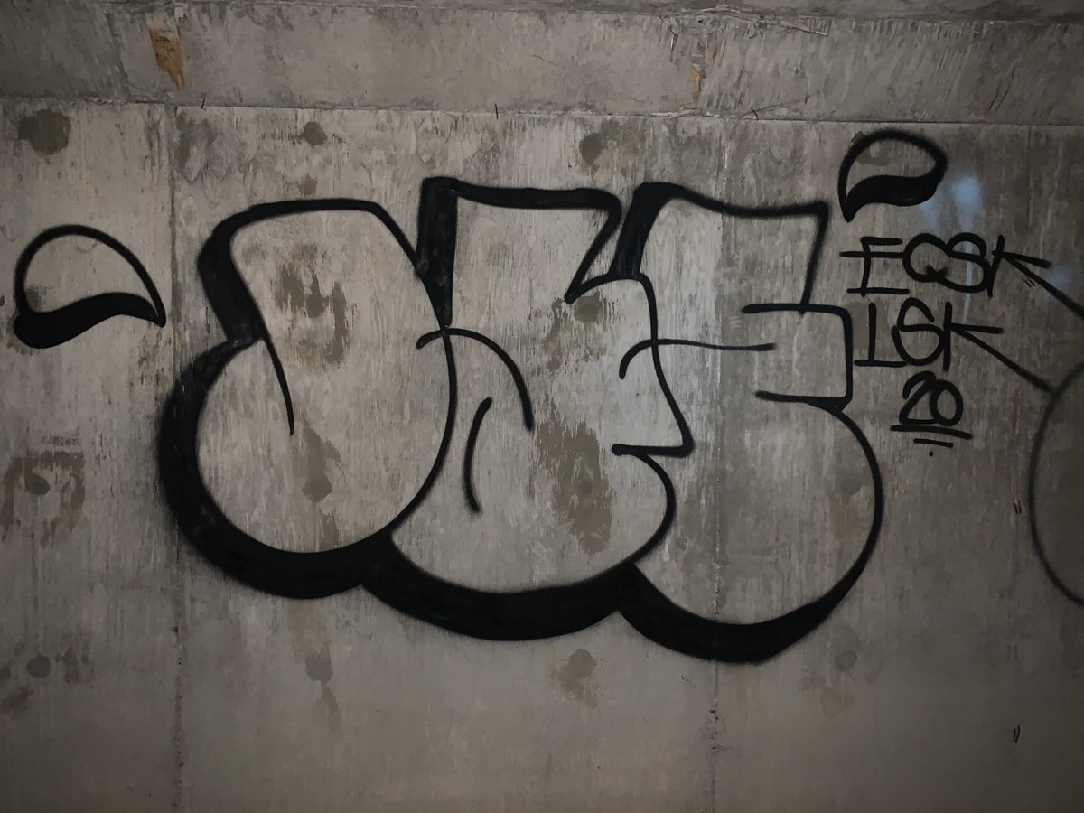 szechuanjae's tweet photo. Late night sesh with the homies
#Graffiti #slaps #throwies #tags #streetart #stickerart #jaeone323 #potd #votd #blackbook #sketchbook #label228 #digitalart #procreate #ipad #iphone #lsk #lskrew #lostsoulskrew #endlesscreativestyles #ecsk https://t.co/DIQwGrjsIM