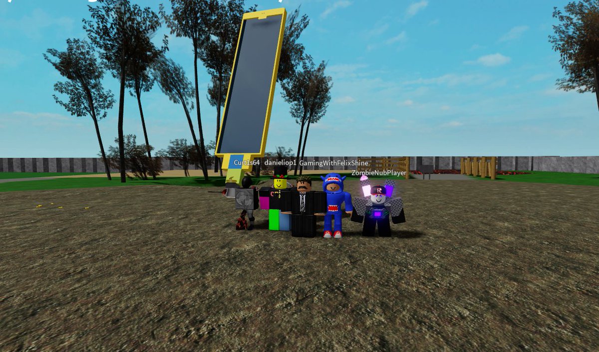 ScripthubR's tweet image. Come on down to play #ScriptHub #Roblox looking for Moderators' and Developers'. Good to be enjoying the sun!! 🌞🙌