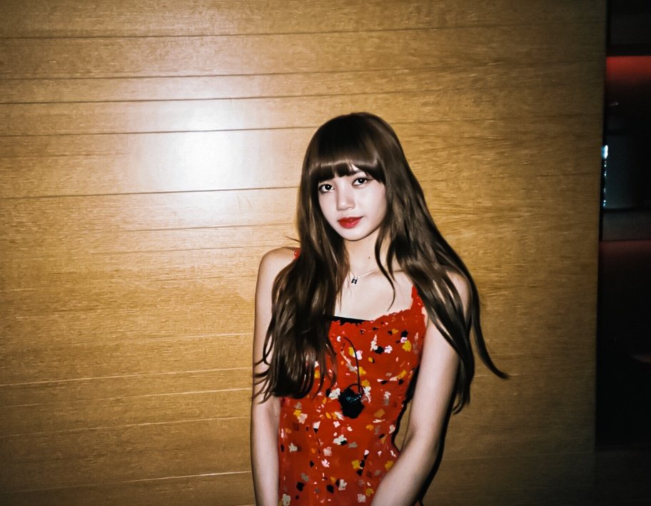 user41227's tweet photo. FRONT              BACK

still gorgeous... 😌❣️
#LISA #리사 @ygofficialblink https://t.co/sZ9en3zDOq