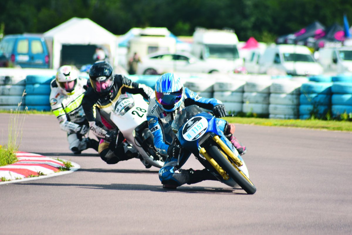 CoupesMotoLeg's tweet photo. Vous voulez vous amuser aux Coupes moto Légende ? Vous avez une machine de 50 à 200 cm3 de 1945 à 1995, dans la limite de 25 ch ? Venez rouler sur la piste courte du circuit de Dijon-Prenois… Un vrai régal !
Inscription ici ➡️ https://t.co/plq4u9Jlgs…/petit-circuit https://t.co/3hL7oJLy9K