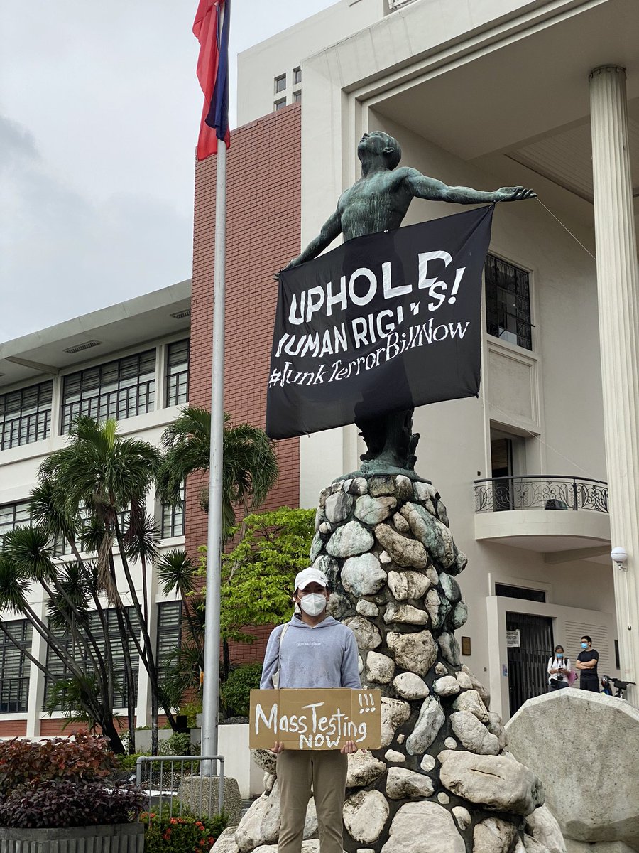 JohnRapvinsky's tweet image. Bakit pagdating sa pagpipigil ng protesta at rally ang bilis-bilis ng gobyerno! Pero, ang tagal tagal na nating hinihingi ang #FreeMassTesting ay wala pa rin hanggang ngayon!

Virus ang kalaban pero terorismo ang inuna! Ano na!? #JUNKTERRORBILLNOW