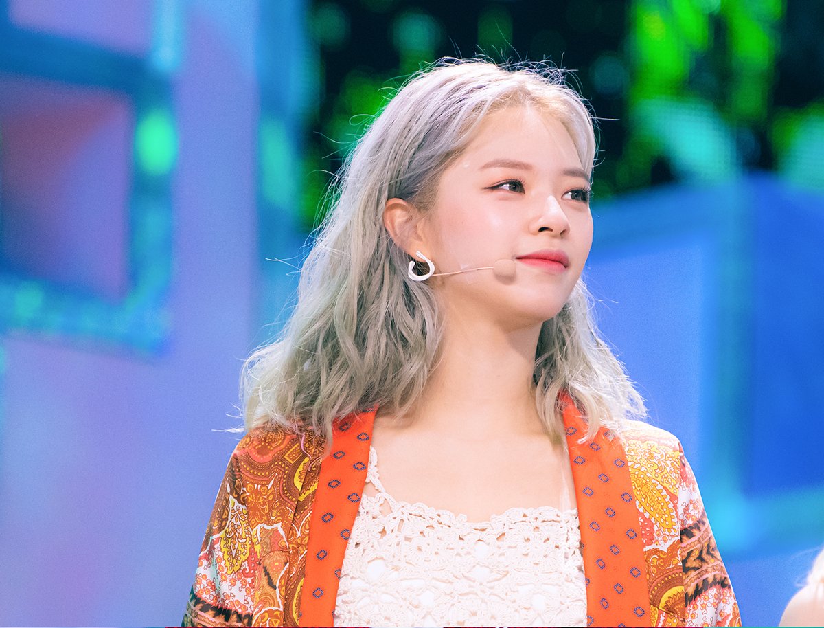misayeon's tweet photo. TWICE official photos from their Inkigayo comeback stage (bonus pics) 📸

Nayeon, Jeongyeon

#TWICE #MOREandMORE https://t.co/JgeSWHlQt8
