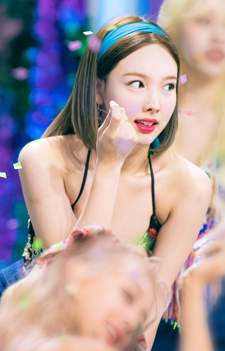 misayeon's tweet photo. TWICE official photos from their Inkigayo comeback stage (bonus pics) 📸

Nayeon, Jeongyeon

#TWICE #MOREandMORE https://t.co/JgeSWHlQt8