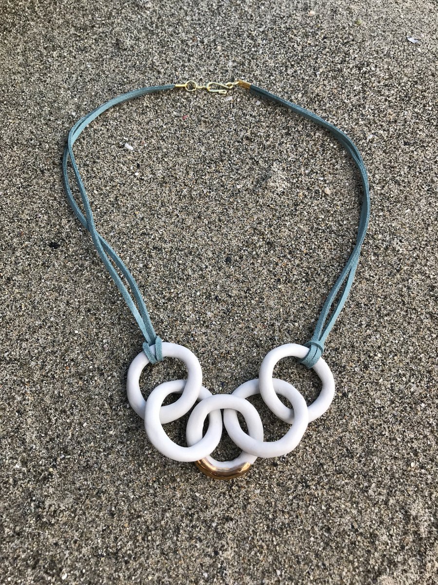 ChelseaWesley's tweet photo. Excited to share the latest addition to my #etsy shop: Ceramic Chain and gold Necklace. Porcelain handmade chain-links. Vegan leather. Minimal, casual, everyday statement necklace, gift for her. https://t.co/jEgIf927RO #white #blue #unisexadults #ceramic #minimalist #n https://t.co/PBwoP002HY