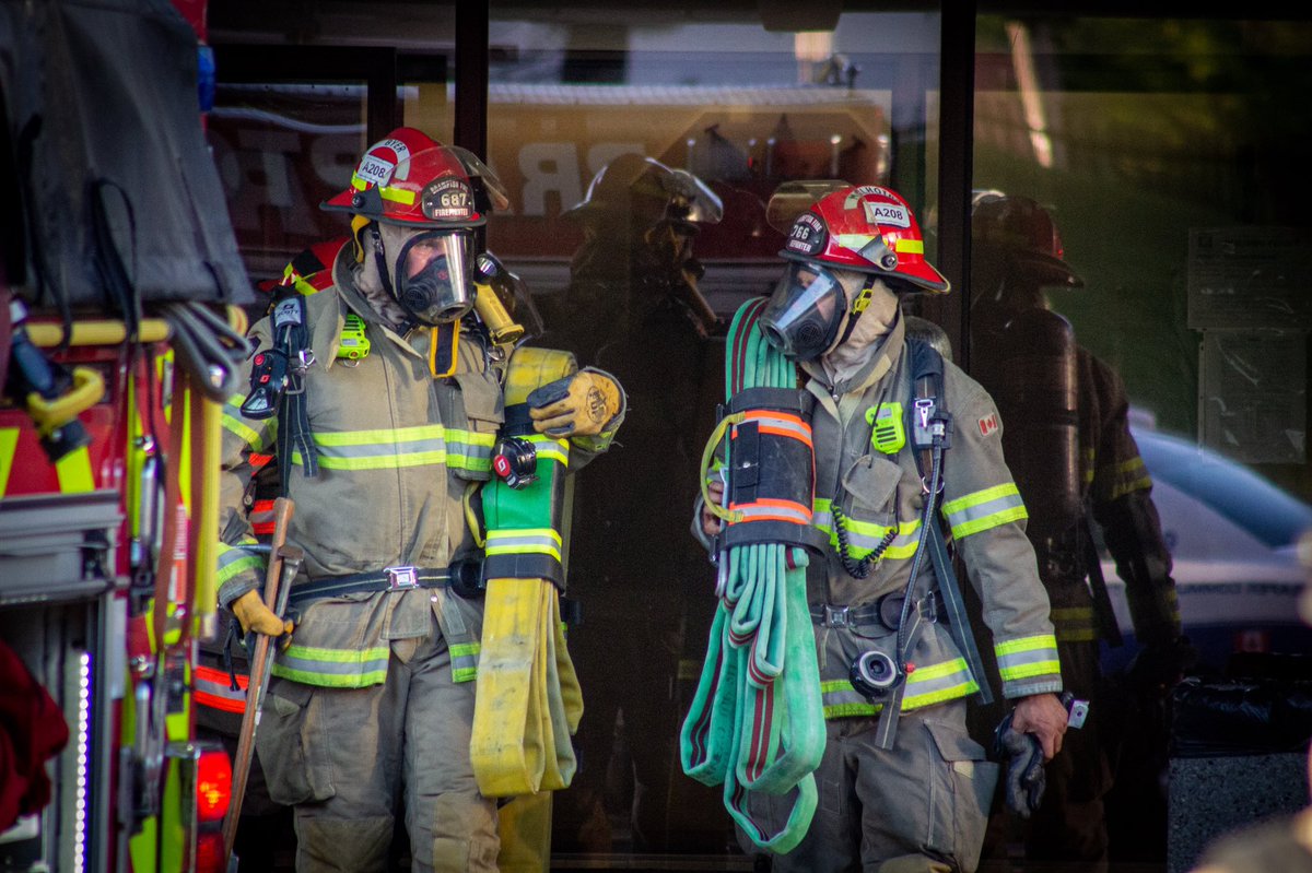 chrisDfirephoto's tweet photo. @BramptonFireES On scene of a 2nd Alarm Highrise Fire At 18 Knightsbridge This evening 

#Brampton #bramptonfire #heroes https://t.co/xGJqH82Hwa