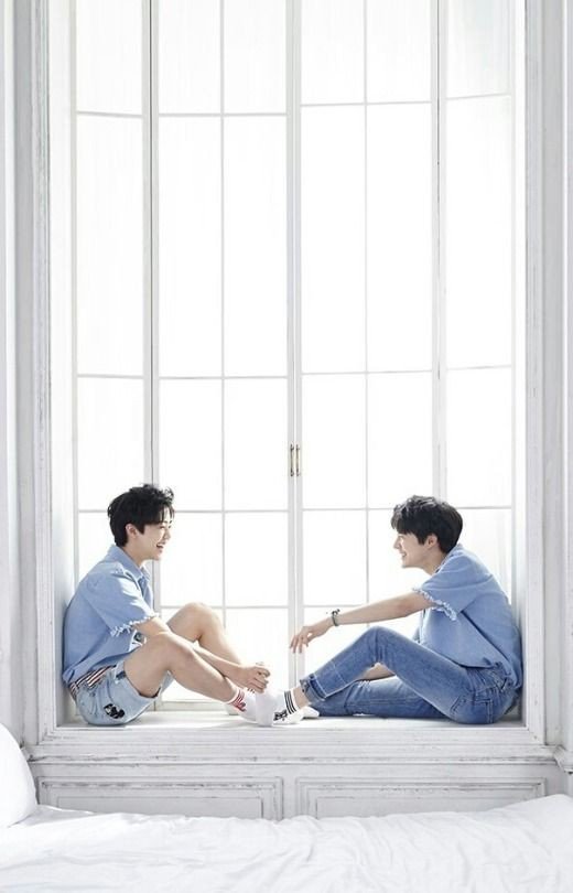 silence423_nm's tweet image. เข้าบริษัท​พร้อมกัน ห่างกันแค่ 3 ชม. เดินไปโรงเรียนด้วยกัน นั่งข้างกัน ไม่ส่งการบ้านก็ไม่ส่งด้วยกันอีก ผ่านทั้งช่วงเวลาที่ดีและร้ายมาด้วยกัน แต่นิสัยต่างกันคนนึงเงียบๆเข้าหาคนไม่ค่อยเก่งแต่ยิ้มเก่ง ส่วนอีกคนเข้ากับคนอื่นได้ง่ายและพูดเก่ง