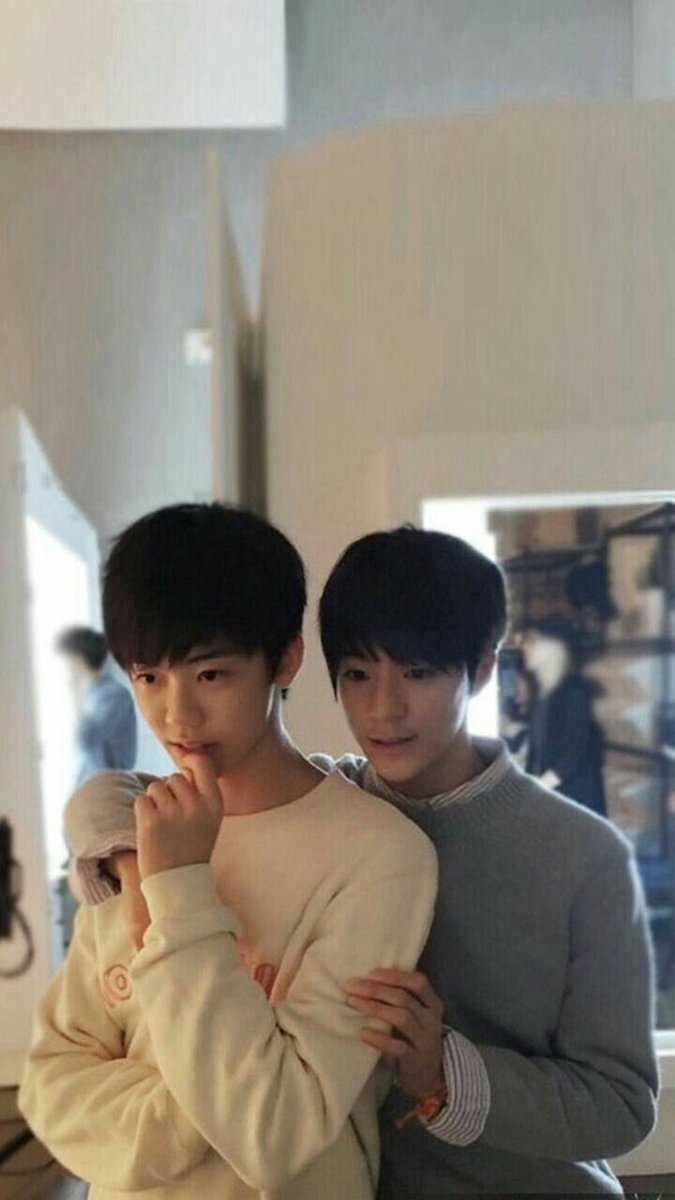 silence423_nm's tweet image. เข้าบริษัท​พร้อมกัน ห่างกันแค่ 3 ชม. เดินไปโรงเรียนด้วยกัน นั่งข้างกัน ไม่ส่งการบ้านก็ไม่ส่งด้วยกันอีก ผ่านทั้งช่วงเวลาที่ดีและร้ายมาด้วยกัน แต่นิสัยต่างกันคนนึงเงียบๆเข้าหาคนไม่ค่อยเก่งแต่ยิ้มเก่ง ส่วนอีกคนเข้ากับคนอื่นได้ง่ายและพูดเก่ง