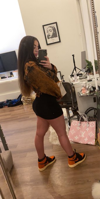 1 pic. 5ft Shorty ?? https://t.co/850TnjLXlR