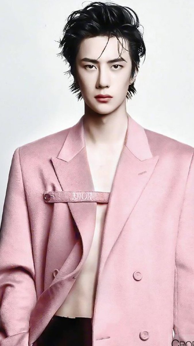 selfwithheart's tweet photo. Handsome #WangYibo 
#WangYibo王一博 https://t.co/x7ksPUp5dk